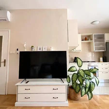 Nera Apartment *